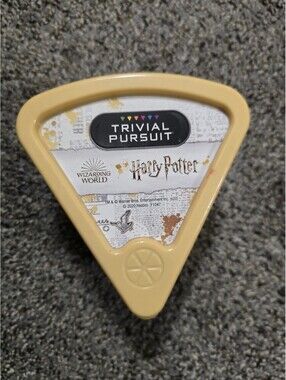 Trivial Pursuit Harry Potter Edition Game Piece with Cards and Die